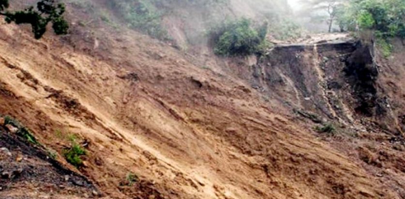 काठमाडौंमै पहिरोले बाबु-छोरीको ज्यान लग्यो