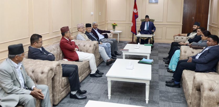 बालुवाटारमा शीर्ष नेताहरुको बैठक सुरु