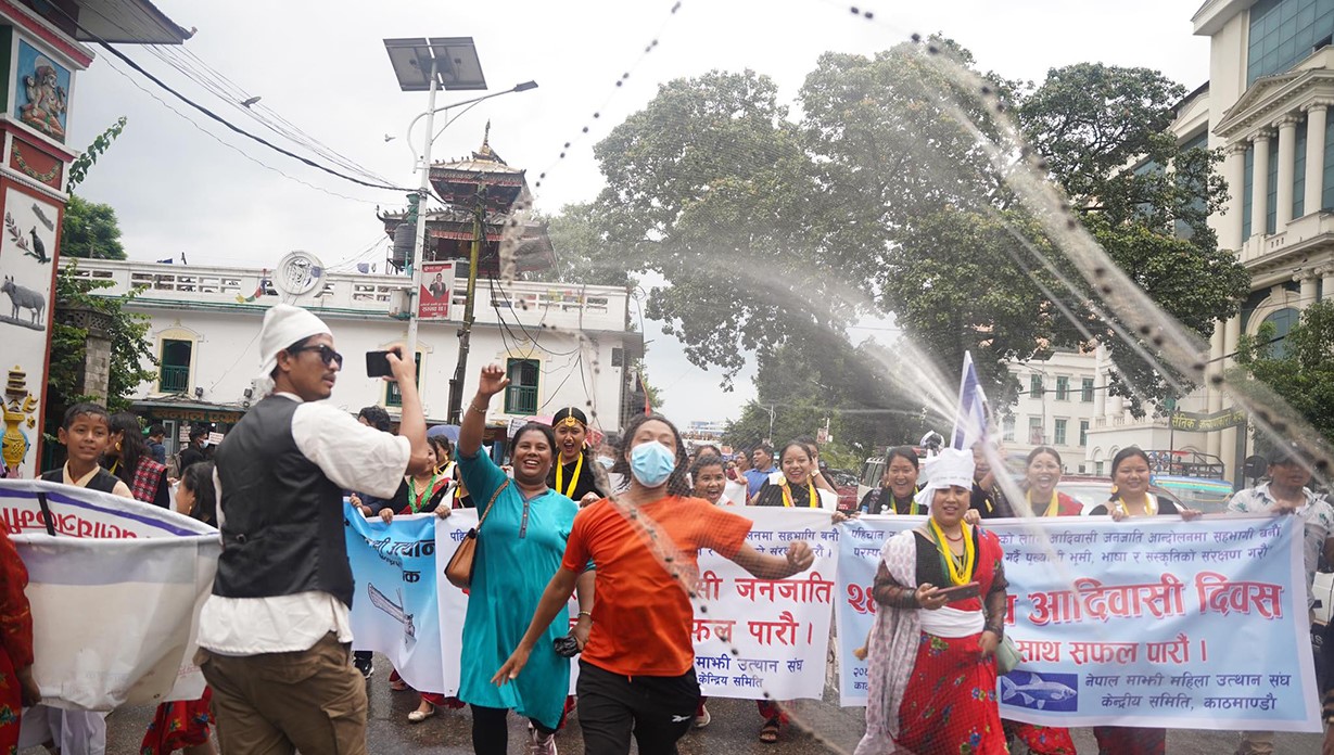 झाँकी प्रदर्शन गरेर विश्व आदिवासी दिवस मनाइँदै