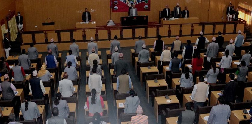 मुख्यमन्त्री उद्धव थापालाई प्रतिपक्षी दलहरुले पारे फसाद !