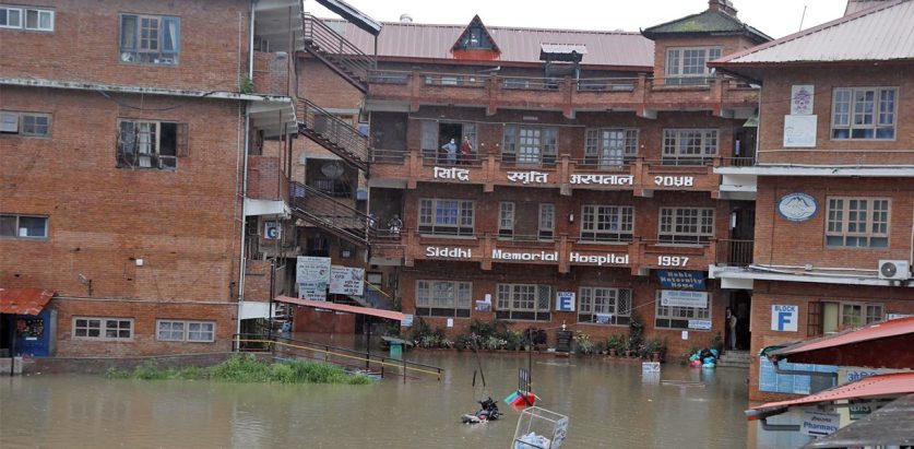 बाढीले सिद्धी स्मृति अस्पतालका बिरामी, कर्मचारी र चिकित्सकको बिजोग