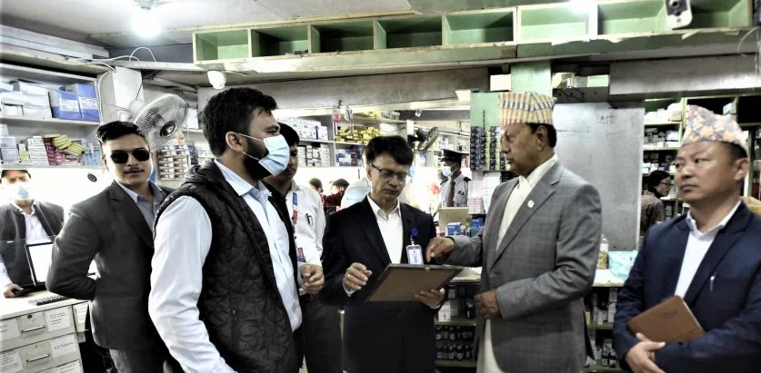 भक्तपुर अस्पताल र नागरिकलगाएत विभिन्न अस्पतालमा मन्त्री बस्नेतको अनुगमन