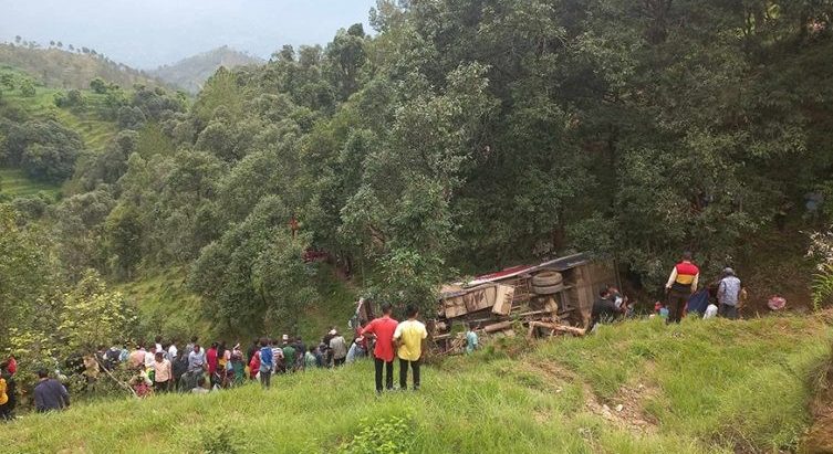 सिन्धुली दुर्घटना अपडेट : गर्भवती शिक्षिकासहित १० घाइते, केही शिक्षकको अवस्था गम्भीर