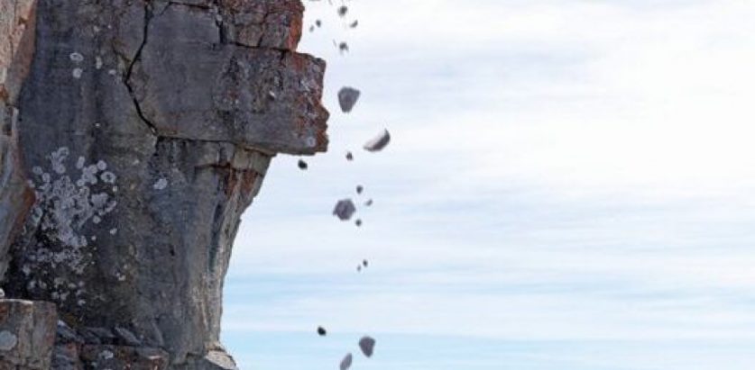 ढुंगाले थिचेर र भीरबाट लडेर २ जनाको मृत्यु