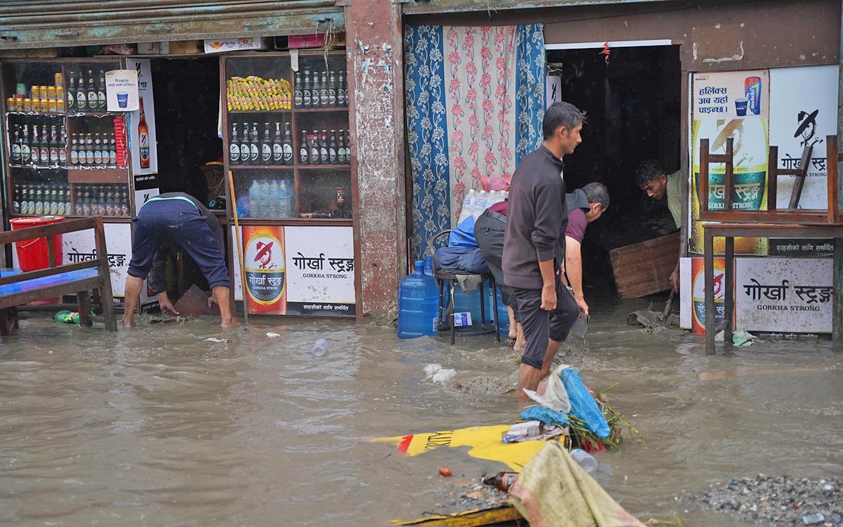 काठमाडौंमा विष्णुमतीनै सडक हुँदै बस्तीमा छिरेपछि……