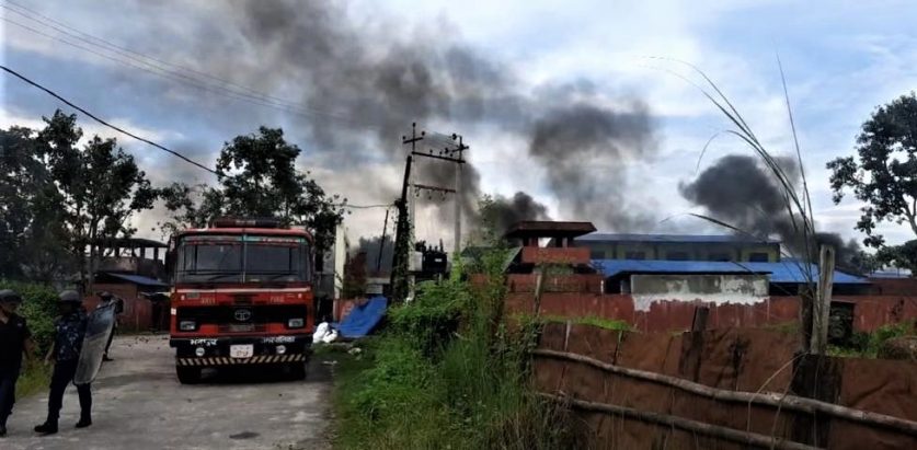 झापा कारागारभित्र आगजनी र ढुंगामुडा प्रहार