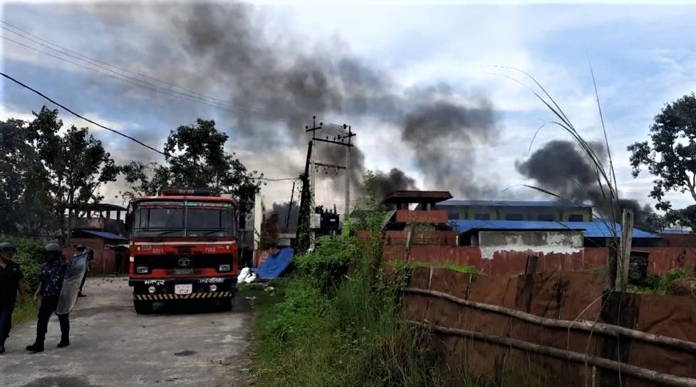 झापा कारागारभित्र आगजनी र ढुंगामुडा प्रहार