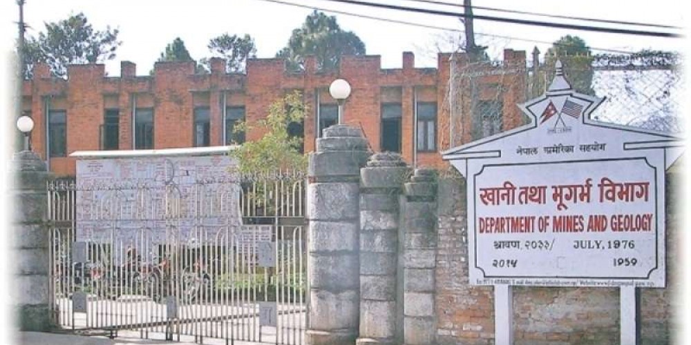 अचम्मको ढुंगा परीक्षण गर्न पुग्यो विभाग टोली
