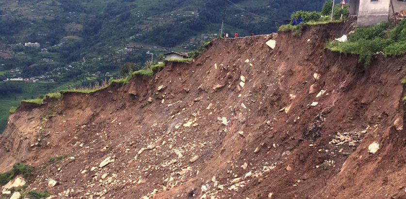 तामाकोशीमा माछा मार्न गएका १४ वर्षीय तिरिस पहिरोमा हराए
