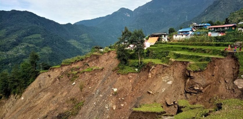 पहिराको मुनि रहेका करिब १५ घर खाली, विद्यालय पनि बन्द