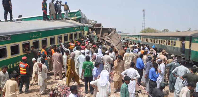 रेल दुर्घटनामा १५ जनाको मृत्यु