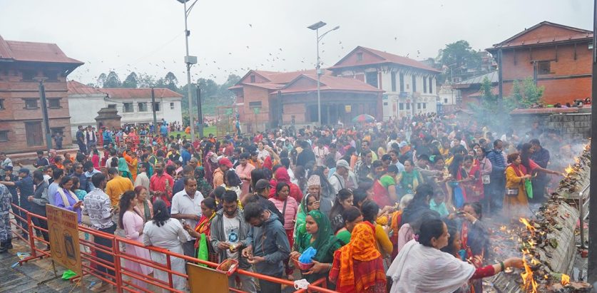 पशुपतिनाथसहित देशभरका शिवालयहरुमा श्रद्धालुहरुको भीड