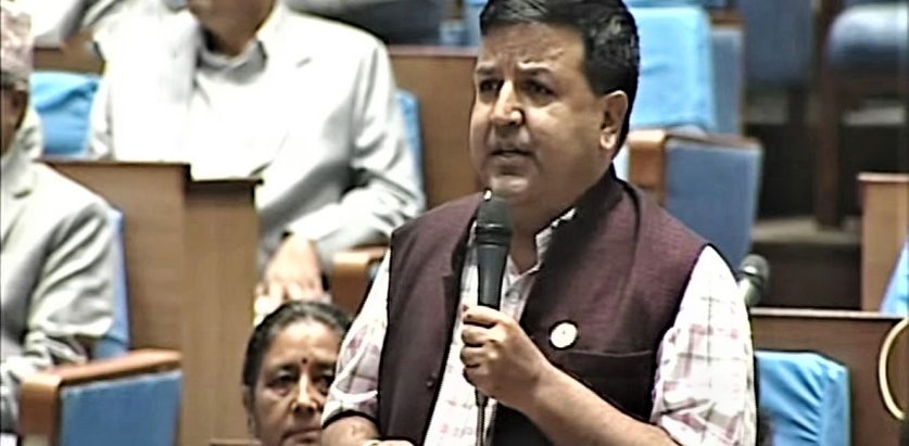 पर्यटकहरूले २५ हजार बढी भारु बोकेर नेपाल छिर्न नदिने कानुन संशोधन होस्: सांसद शर्मा