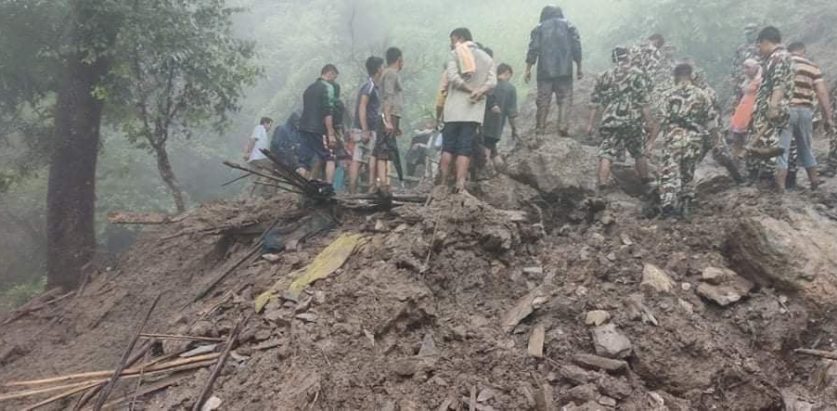 पहिरोसँगै ढुंगा खसेर लागेपछि…