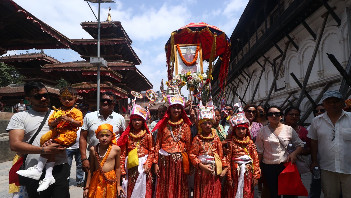 नेवार समुदायले आफन्तको सम्झनामा आज पनि गाईजात्रा मनाए