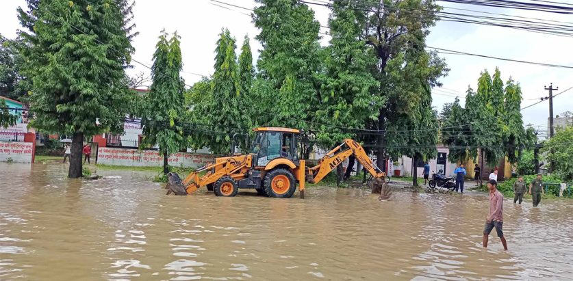 धनगढीको अस्पतालको वार्डसहित धेरै ठाउँ जलमग्न