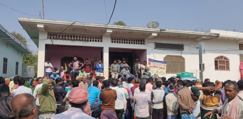 महोत्तरीमा विद्यार्थी र प्रहरीबीच झडप, स्थिति नियन्त्रण गर्न अश्रुग्यासको प्रयोग