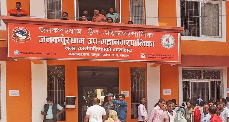 नेपाल र भारतबीचको क्रिकेट हेर्न विद्यालय नै बन्द