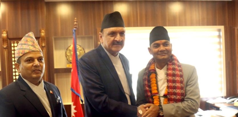 लडेर-भिडेर जसरी पनि अर्थतन्त्रका चुनौती समाधान गर्नेछौं : अर्थसचिव पुष्कर