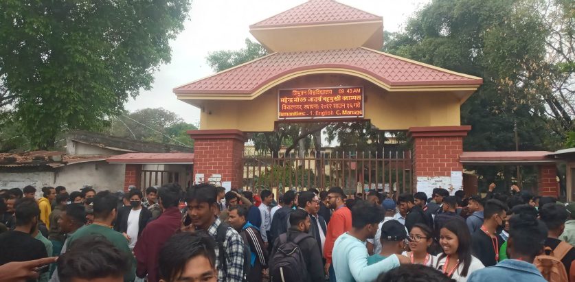 उत्तरपुस्तिका साटेको भन्दै पनिकाको गाडी जलाएर प्रदर्शन