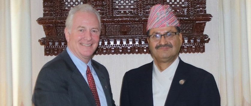 परराष्ट्रमन्त्रीको अमेरिकी सिनेटरसंग सुमधुर भेटघाट