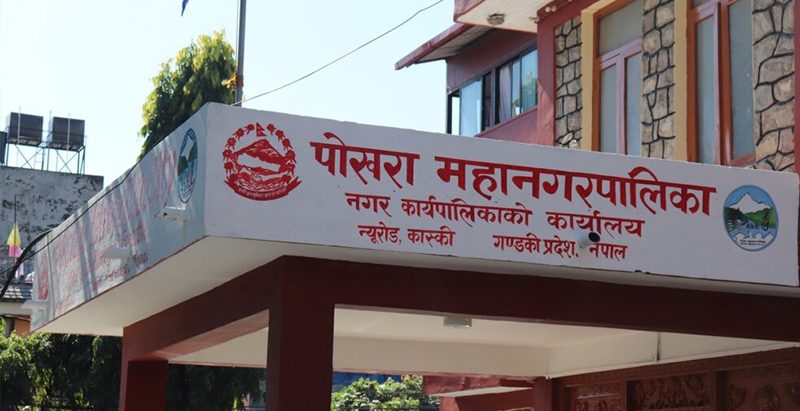 अनियमित रुपमा बनेका गाडी ग्यारेज पोखरा महानगरले हटायो