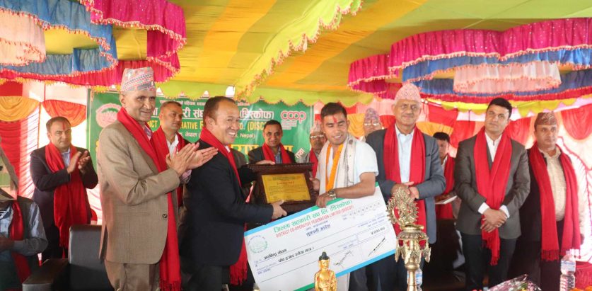 अरबिन्द्र गौतमलाई पत्रकारिता सम्मान तथा पुरस्कार प्रदान