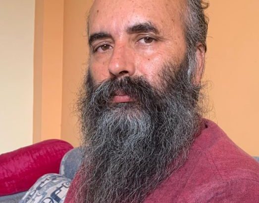 राजतन्त्र फर्किन्छ भन्नेहरुलाई कवि पराजुलीको व्यङ्ग्य : मरेकाहरू कोही पनि मरिरहन चाहँदैनन् !