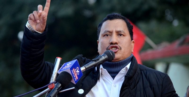 विप्लवलाई पक्राउ पुर्जी जारी गर्ने न्यायाधीशको पुतला दहन