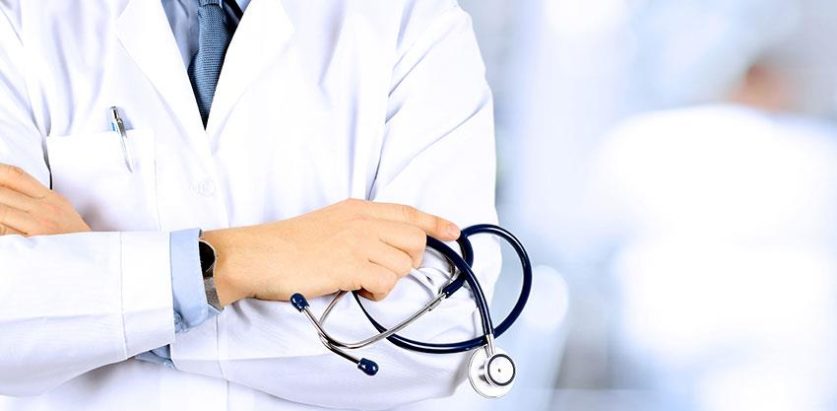 चिकित्सकमाथि हातपात हुँदा पनि सरकार हेरेर बसेको भन्दै नेपाल मेडिकल कलेज बन्द