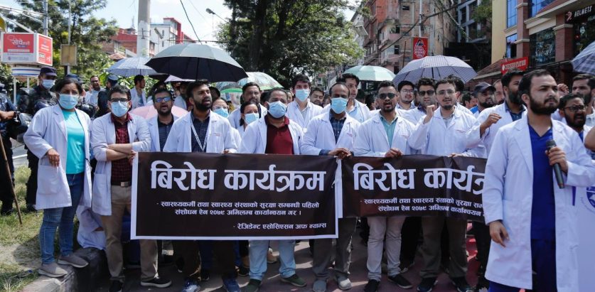 ‘चिकित्सक कुट्नेहरु खुलेआम हिँडिरहेका छन्, तिनीहरुलाई पक्राउ गरे हामि काममा फर्किन्छौँ’ : अध्यक्ष सन्दीप उखेडा