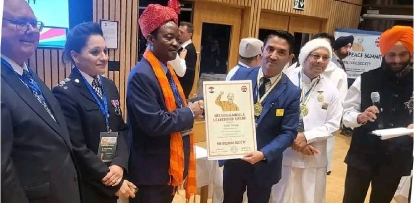 सुनकोशी गाउँपालिका अध्यक्ष ‘नेल्सन मन्डेला लिडरसिप अवार्ड’ बाट सम्मानित