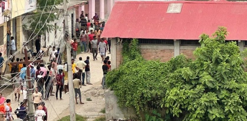 कर्फ्यु उल्लंघन गर्दै प्रदर्शन गरेपछि अश्रु ग्यास प्रहार