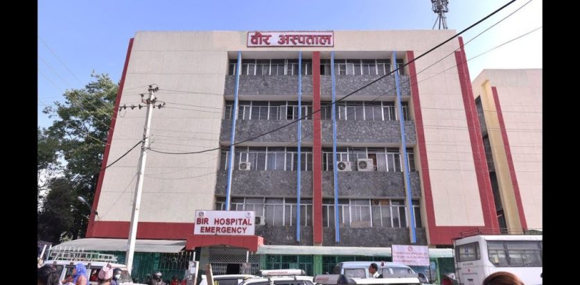 वीर अस्पतालको छैटौं तलाबाट खसेर १ पुरुषको मृत्यु
