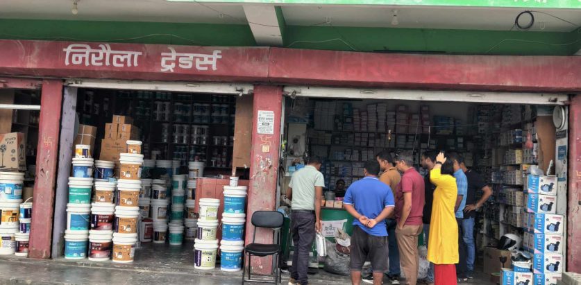 विराटनगरको निरौला ट्रेडर्समा ‘काँटा’ अनुमति बेगार प्रयोग