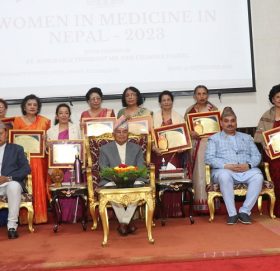 राष्ट्रपतिद्वारा स्वास्थ्य क्षेत्रमा योगदान पुर्‍याउने महिला चिकित्सक सम्मानित