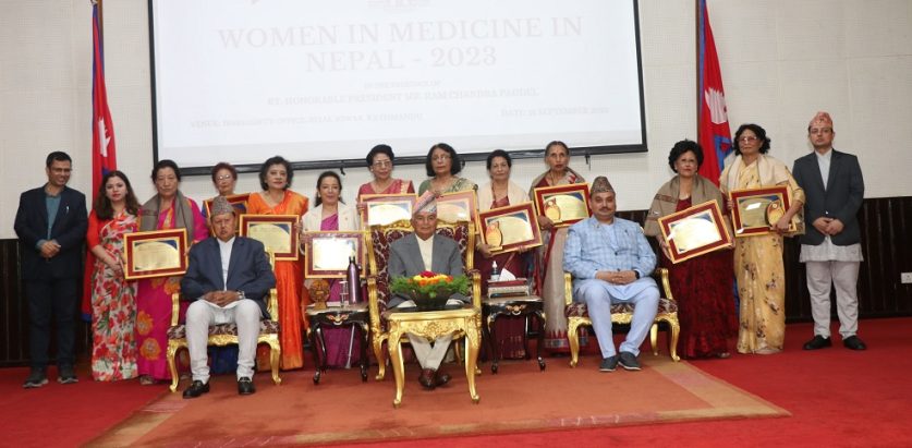 राष्ट्रपतिद्वारा स्वास्थ्य क्षेत्रमा योगदान पुर्‍याउने महिला चिकित्सक सम्मानित