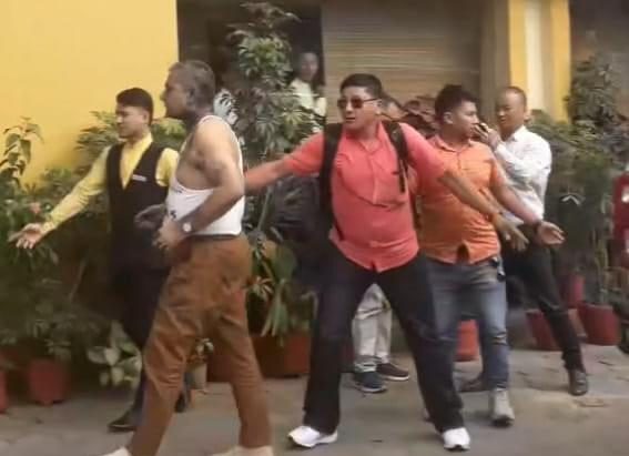 काठमाडौंमा दुर्गा प्रसाईंलाई कालोमोसो दलेर लखेट्दै