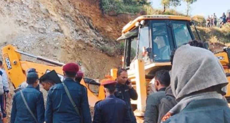 डोजरको ठक्करबाट बृद्धको मृत्यु