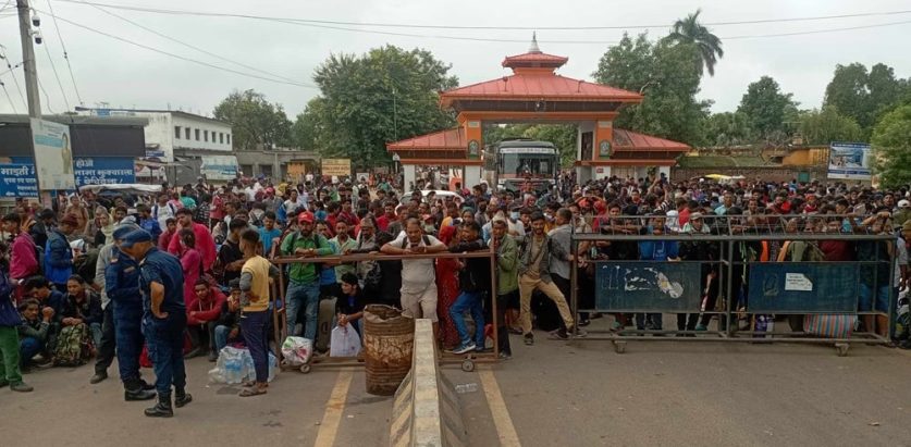 कर्फ्युले सीमा क्षेत्रमा नेपाली अलपत्र