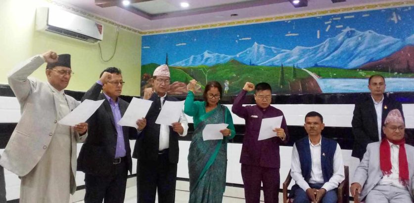 कोसीमा अध्यक्ष तथा पदाधिकारीले लिए शपथ