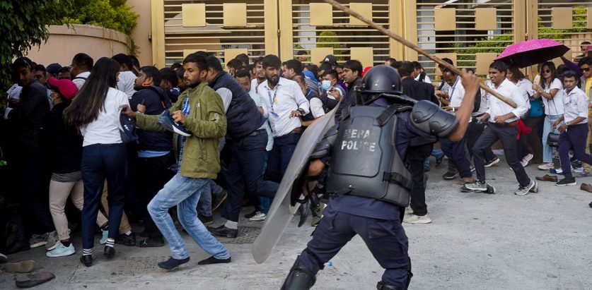 स्थानीय तहका कर्मचारीमाथि प्रहरीको ज्यादती