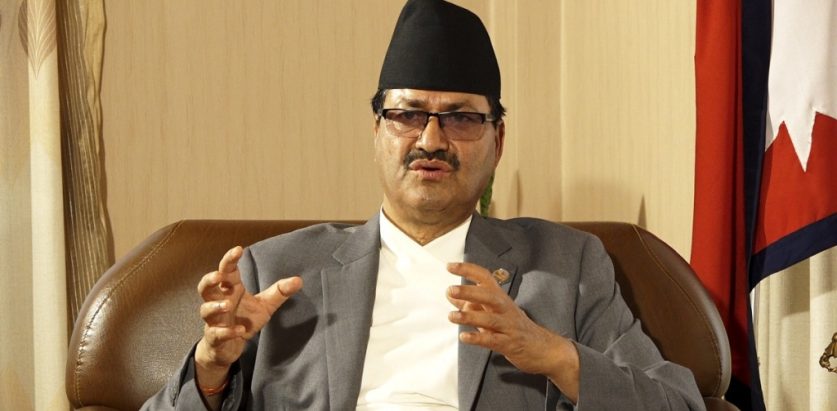 परराष्ट्रमन्त्री साउदले इजरायलका उच्च अधिकारीलाई विमानस्थलमै भेटेर विद्यार्थीहरू लिएर फर्किने