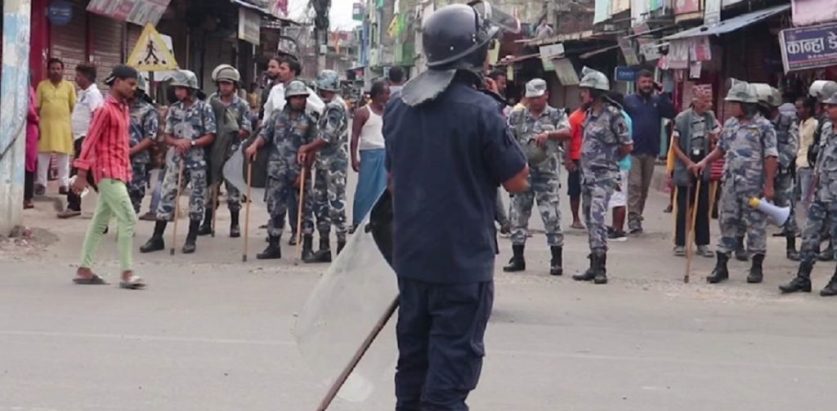 नेपालगञ्जमा कर्फ्यू उलङघन गर्दै प्रदर्शन जारी