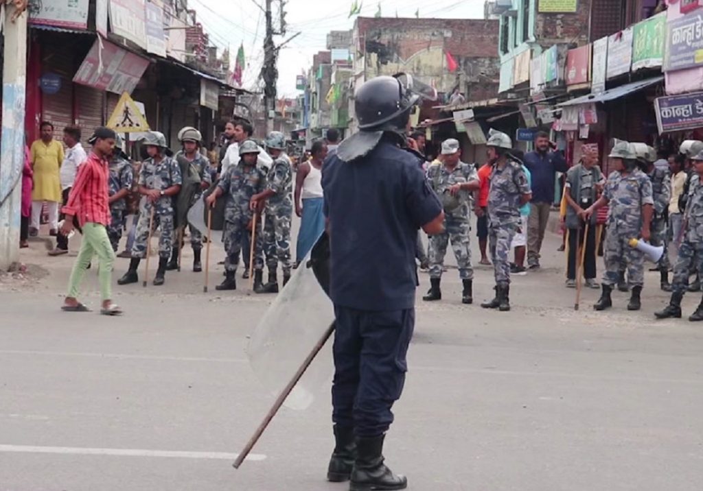 नेपालगञ्जमा कर्फ्यू उलङघन गर्दै प्रदर्शन जारी