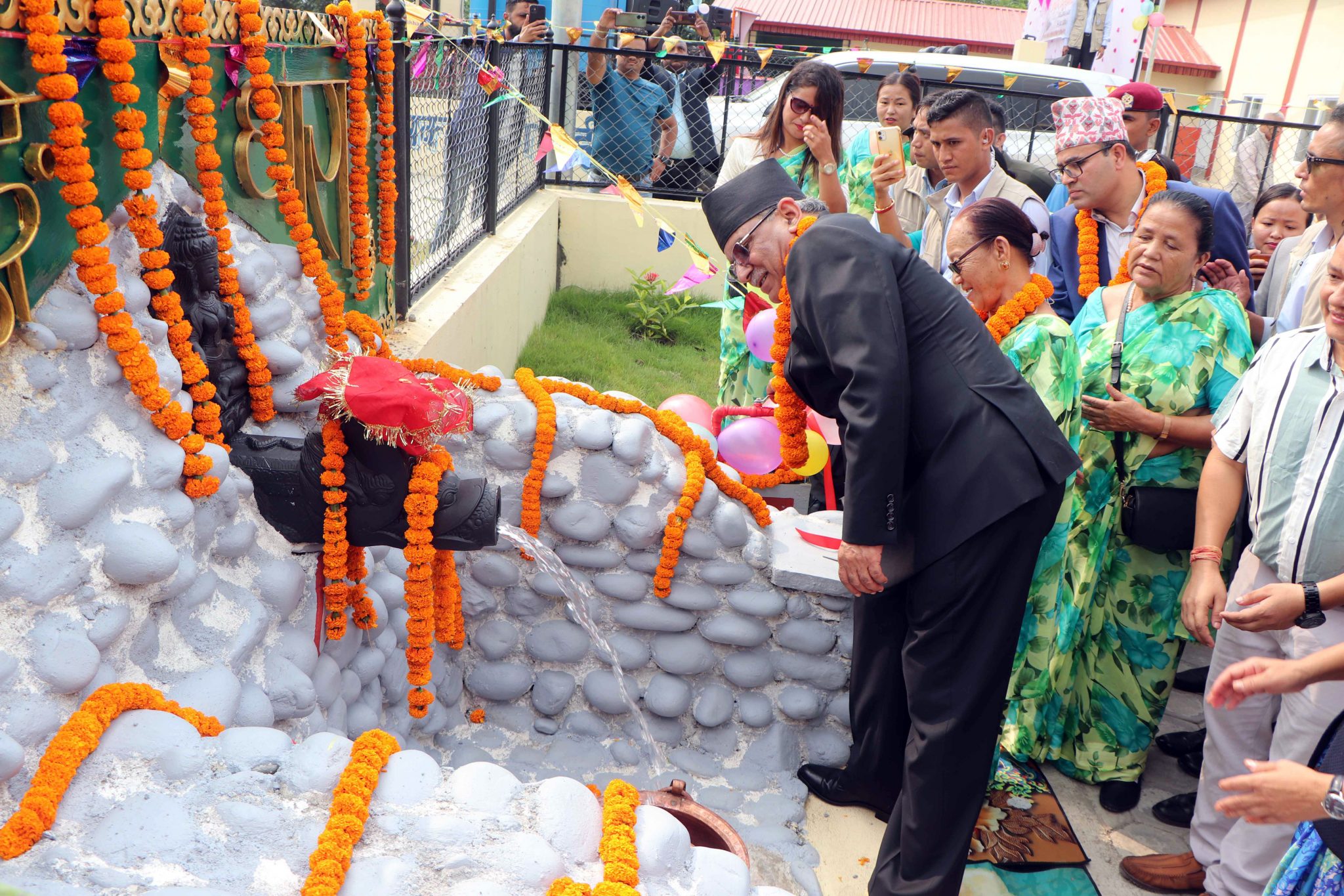 प्रधानमन्त्रीबाट तीन वटा खानेपानी आयोजनाको संयुक्त रुपमा उद्घाटन