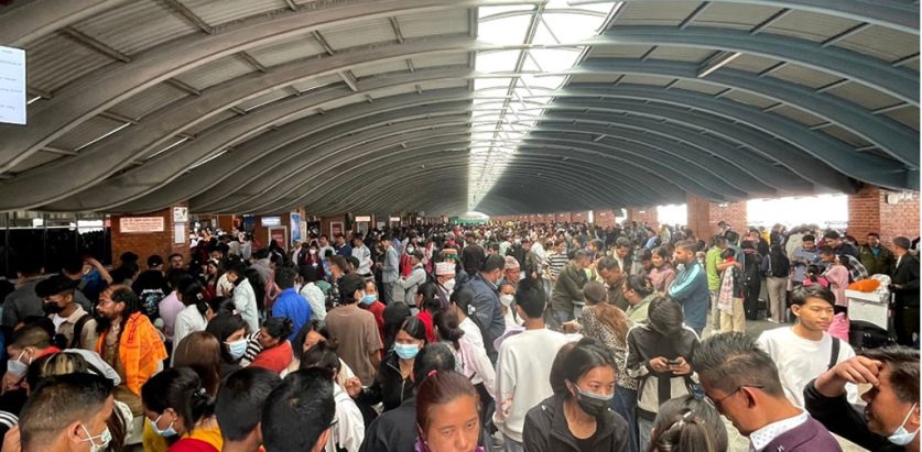 एक वर्षमा रोजगारीका लागि सात लाखभन्दा बढी नेपाली बिदेश उडे