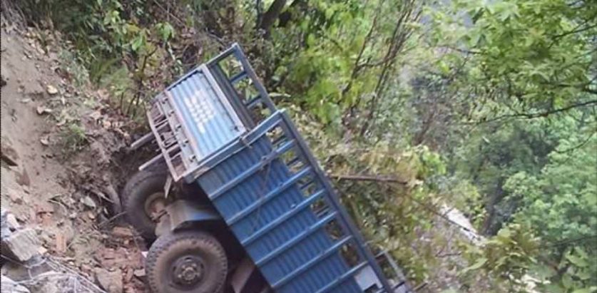 मिनी ट्रक दुर्घटना हुँदा ३ जनाको ज्यान गयो