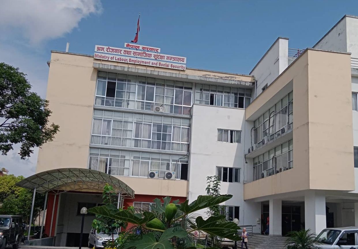 भिसा लागेका २४ जना सहायक कामदारलाई इजरायलकाे यात्रा नगर्न श्रम मन्त्रालयकाे आग्रह