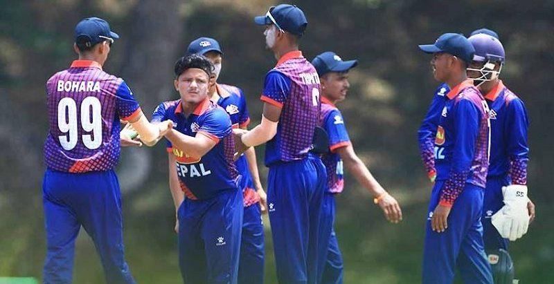 एसीसी १९ वर्षमुनिको प्रिमियर कप : बहराइनसँगकाे खेलमा टस हारेको नेपाल बलिङ गर्दै